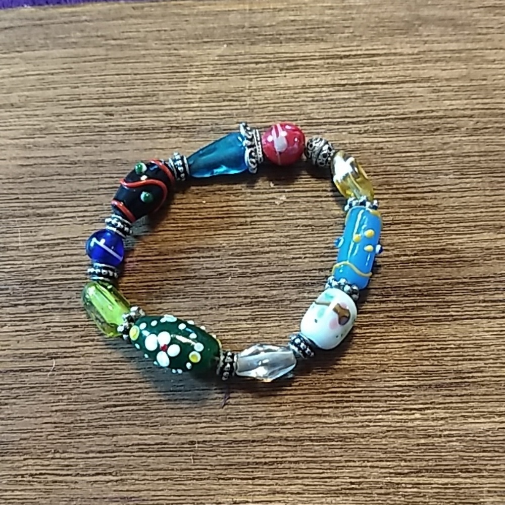 Artist hand made glass bead bracelet